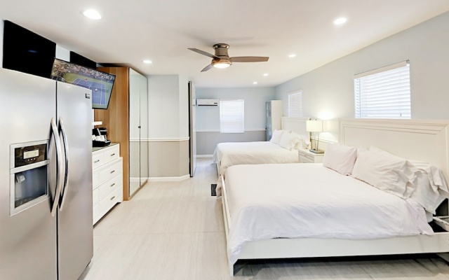 photo 2 of 321 Hayes Street Cabin Unit 4 by RedAwning