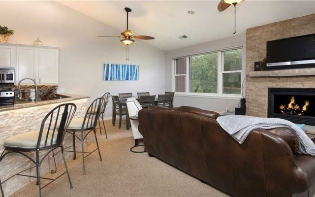 photo 4 of 380 E. Hurd Lane 2 Bedrooms 2 Bathrooms Townhouse