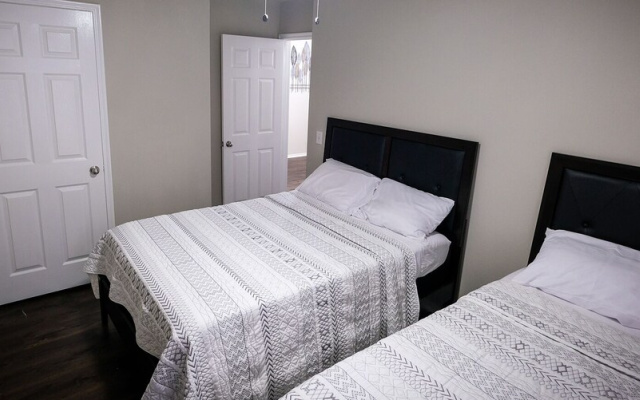 photo 2 of 3Bdrm 2.5Bath 5Beds - Warm Home in Katy