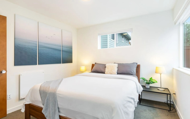 photo 3 of 3BR 2BA The Art Haus on Capitol Hill Rooftop