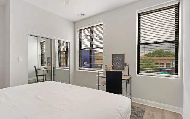 photo 2 of 3BR Apt in Logan Square near Highlights