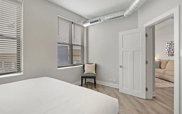 photo 5 of 3BR Apt in Logan Square near Highlights