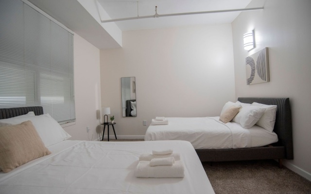 photo 4 of 3BR CozySuites TheBlock Skybridge Access