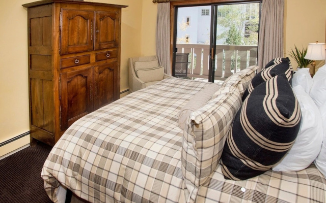photo 2 of 3BR Residence w/ Cozy Fire Place - Lodge at Vail by RedAwning - Save 20% on 7+ Nights!
