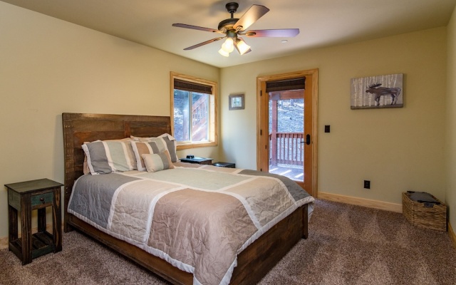 photo 4 of 3br W/ Hot Tub, Fireplace, & Grill 3 Bedroom Home