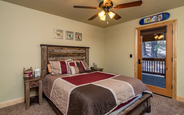 photo 5 of 3br W/ Hot Tub, Fireplace, & Grill 3 Bedroom Home
