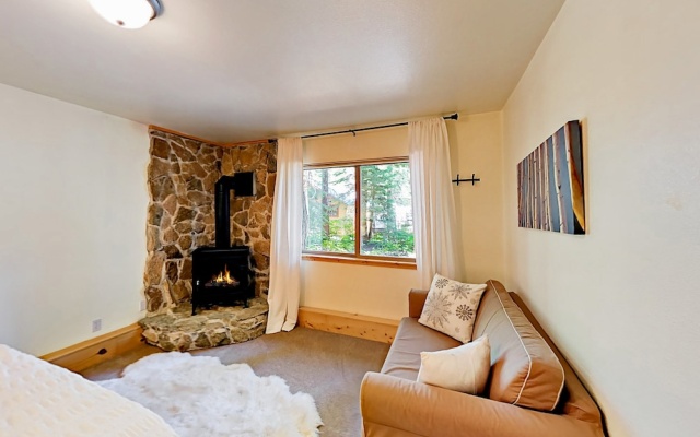 photo 2 of 3br/2.5ba Lake 3 Bedroom Home