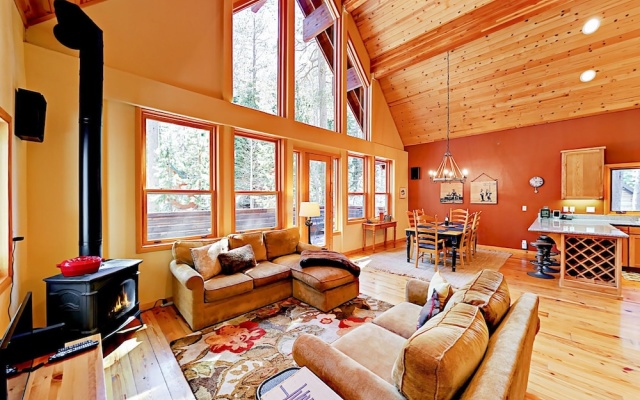 photo 5 of 3br/2.5ba Lake 3 Bedroom Home