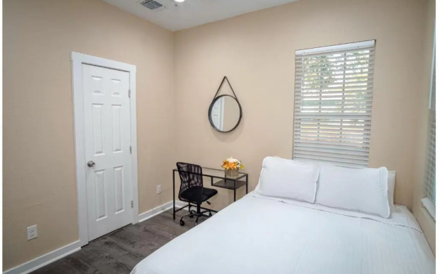 photo 5 of 3BR2BA Remodeled House Near Downtown