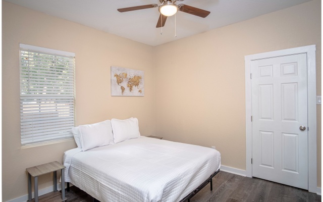 photo 4 of 3BR 2BA Remodeled House Near Downtown