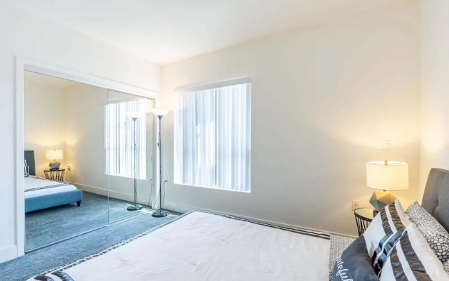 photo 3 of 3br/3ba Fully Furnished Apartment In Hollywood 3 Bedroom Apts by RedAwning