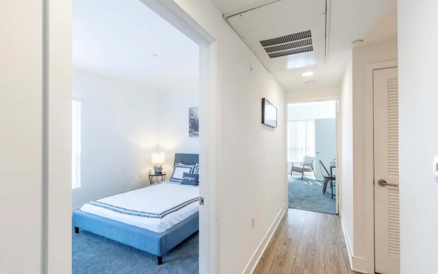 photo 4 of 3br/3ba Fully Furnished Apartment In Hollywood 3 Bedroom Apts by RedAwning