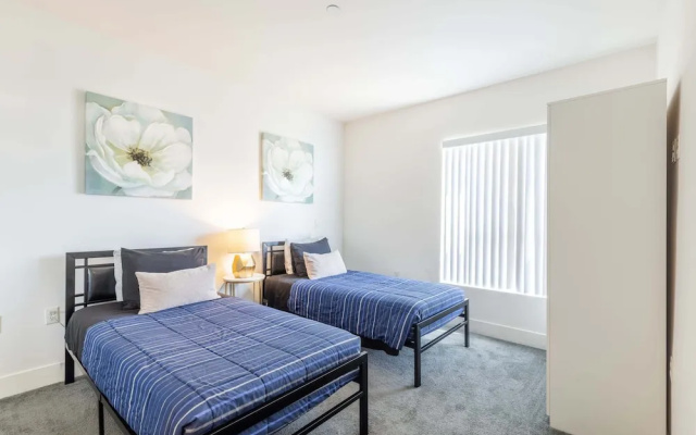 photo 5 of 3br/3ba Fully Furnished Apartment In Hollywood 3 Bedroom Apts by RedAwning