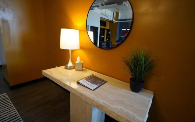 photo 2 of 3E *New* Huge! Spacious 3 Bedroom in Oakland that sleeps 12!