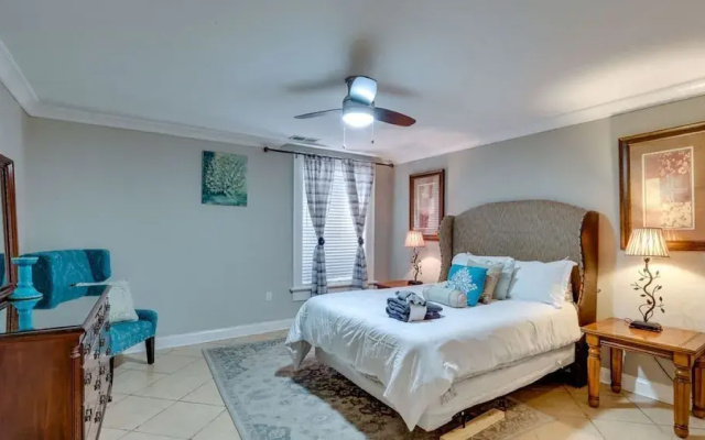 photo 5 of 4 BR Beauty blocks from the River