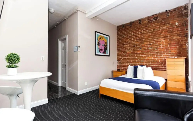 photo 2 of Maverick Suites at 400 Columbus Ave