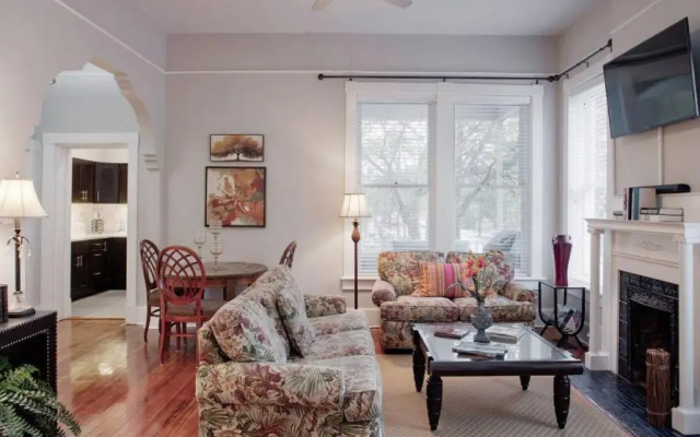 photo 5 of 420Waldburg A · Modern Apt with Southern Charm Blocks from Forsyth