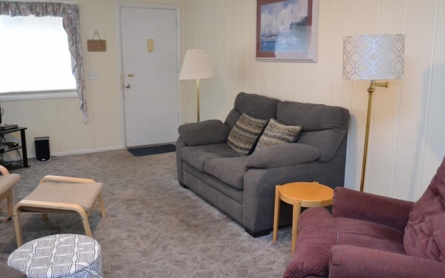 photo 2 of 425 Beach Dr