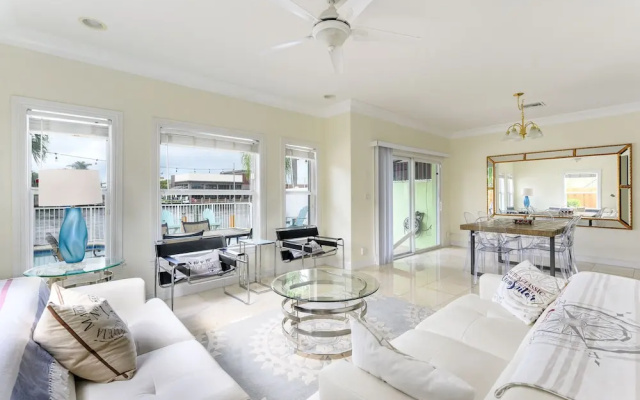 photo 2 of 4331 W Tradewinds Ave Duplex Unit A 3 Bedrooms 2.5 Bathrooms Duplex