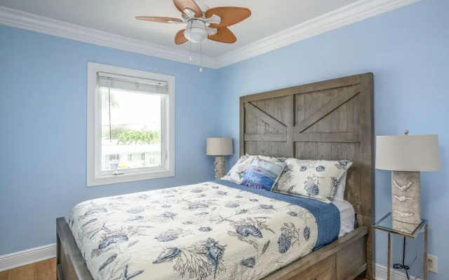 photo 4 of 4331 W Tradewinds Ave Duplex Unit A 3 Bedrooms 2.5 Bathrooms Duplex