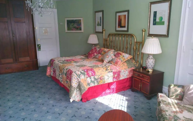 photo 4 of 463 Beacon Street Guest House