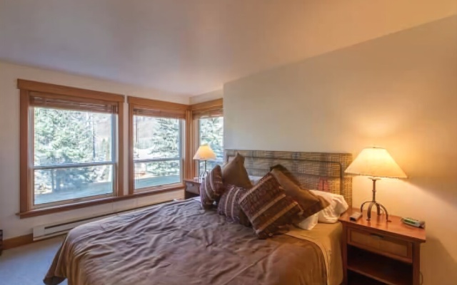 photo 5 of 4-Bedroom 4-Bath ski-in/ski-out Condo in Vail