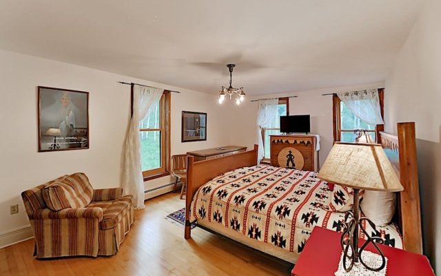 photo 5 of 4BR Luxury Log - 4 Br Home