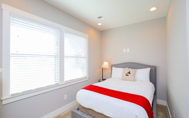 photo 5 of 4BR/3BA Music Row House B by RedAwning