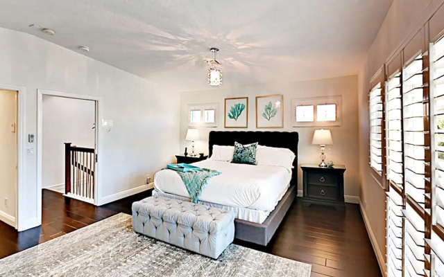 photo 5 of 4br/4ba W/ Private Deck & Heated Pool - Near Beach 4 Bedroom Home
