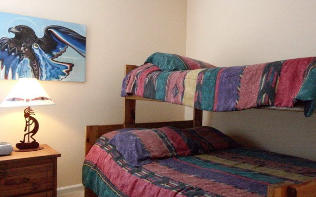 photo 4 of 5 Bed 8002