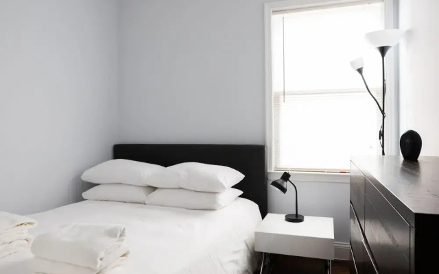 photo 2 of 5 Bedroom Gem Minutes from Manhattan