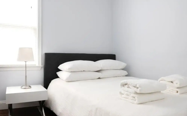 photo 3 of 5 Bedroom Gem Minutes from Manhattan