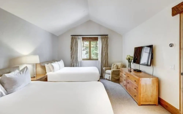 photo 3 of 5 Bedroom Luxury Townhome in Lionshead Village
