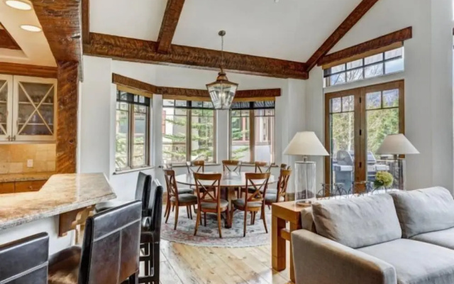 photo 4 of 5 Bedroom Luxury Townhome in Lionshead Village
