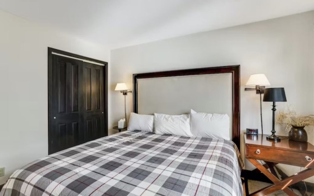 photo 2 of 5 Bedroom Ski-in/ski-out Luxury Townhome in The Meadows Townhomes