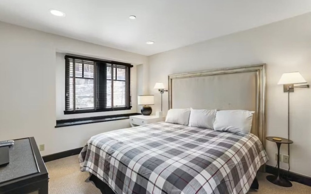 photo 5 of 5 Bedroom Ski-in/ski-out Luxury Townhome in The Meadows Townhomes