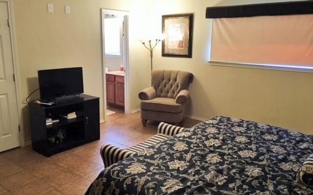 photo 4 of 5 O'Clock Somewhere! WWH302 Apartment 2 New