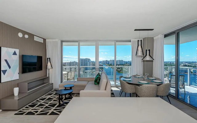 photo 2 of 5 STARS Luxury 3 BR - FRONT Intercostal VIEW