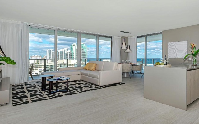photo 2 of 5 STARTS Brand New 2BR - Insane Views and Amenities