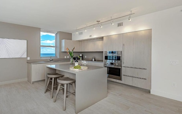 photo 5 of 5 STARTS Brand New 2BR - Insane Views and Amenities