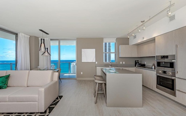 photo 2 of 5 STARTSAMENITIES Luxury 2BR. FRONT Ocean & Bay VIEW