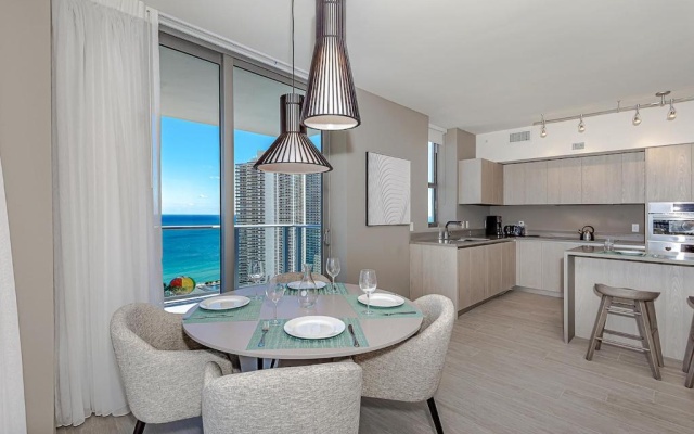 photo 4 of 5 STARTSAMENITIES Luxury 2BR. FRONT Ocean & Bay VIEW