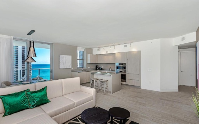 photo 5 of 5 STARTSAMENITIES Luxury 2BR. FRONT Ocean & Bay VIEW
