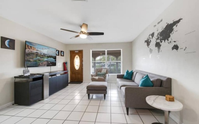 photo 2 of 5140 Duplex in Oakland Park