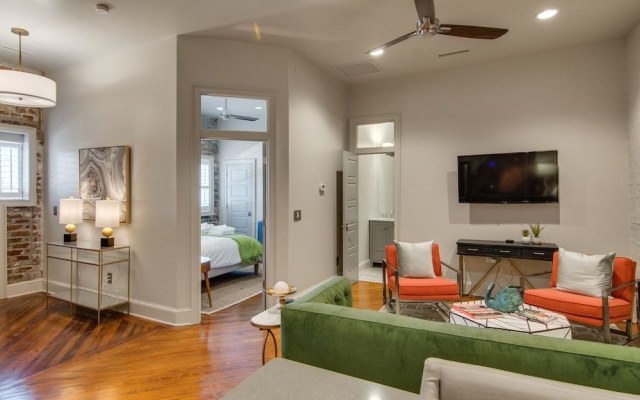 photo 4 of 563 King Signature Apartments