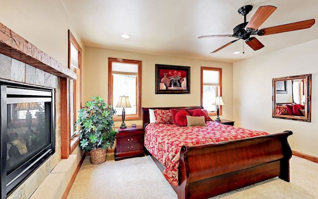 photo 3 of 566 Fuller Placer Rd - 4 Br Duplex