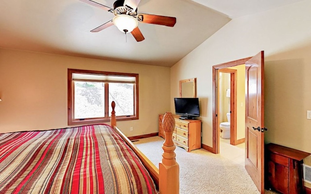 photo 4 of 566 Fuller Placer Rd - 4 Br Duplex