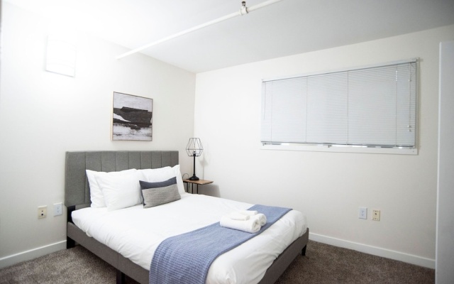 photo 5 of 5BR CozySuites The Block-SkybridgeAccess