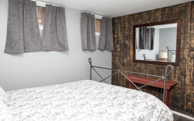 photo 4 of 6 Chamonix Lane 1 Bedroom Townhouse by RedAwning