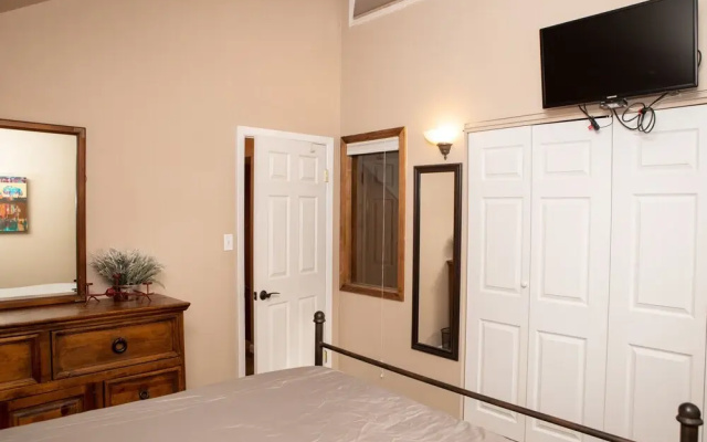 photo 2 of 6 Chamonix Lane 2 Bedroom Townhouse by RedAwning